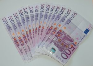 Datei:500 Euro Banknoten.jpg